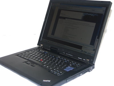 [Thinkpad R61i von der Seite]